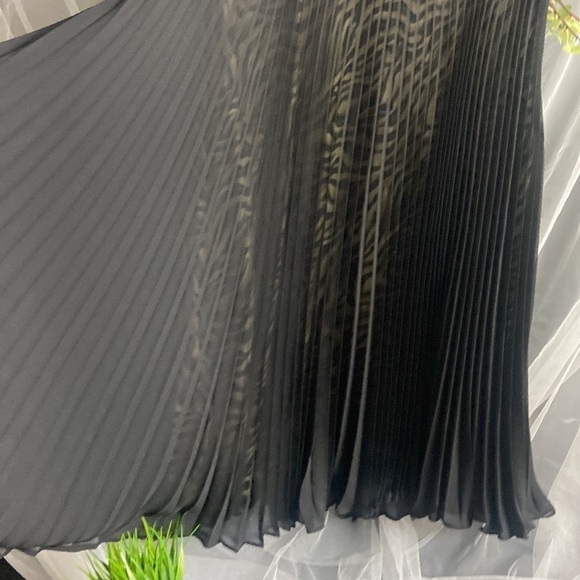 Signature by Robbie Bee Black Zebra Print Accordian Pleated Dress​ - Picture 5 of 11